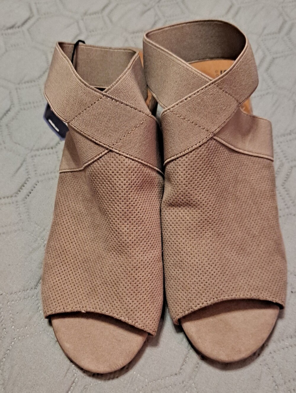 Sonoma Womens NWT  Taupe Open-Toe Elastic Cross Sandals 8.5